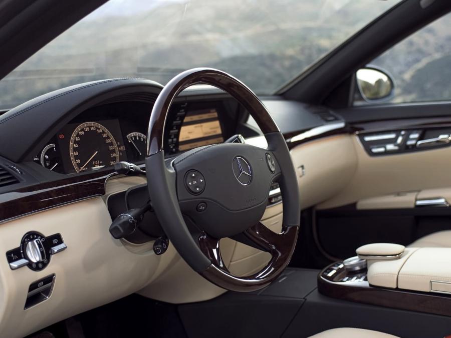  Mercedes-Benz S500 4Matic 2007 года  (фото 13 из 45)